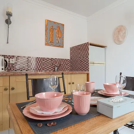 Atrium Augusta Frühstückspension Fréjus