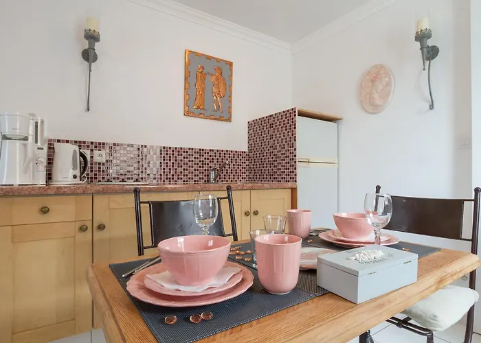 Atrium Augusta Bed & Breakfast Fréjus