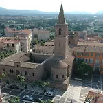 לינה וארוחת בוקר Atrium Augusta *