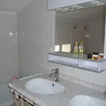 לינה וארוחת בוקר Atrium Augusta