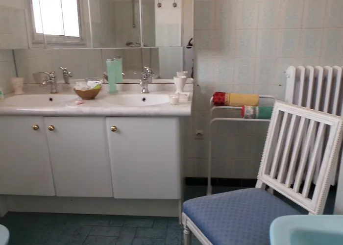 Alojamento de Acomodação e Pequeno-almoço Atrium Augusta Fréjus